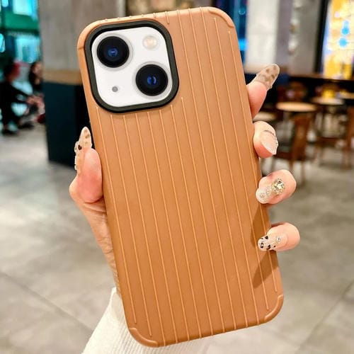 Funda MagSafe de cobertura total para iPhone 15 con diseño inspirado en equipaje (marrón)