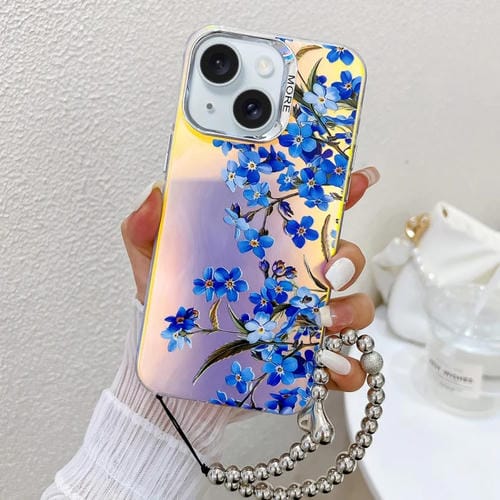 Funda para teléfono iPhone 15 Myosotis Ah2 Flor Láser Galvanizada con Correa para la Muñeca - MOVILSTORE